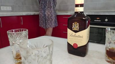 Seks s prijateljevom pijanom ženom. Nadam se da je neću zatrudnjeti.